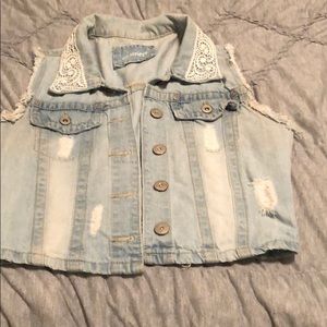🌻 Distressed Denim Vest
